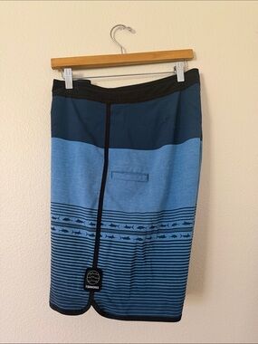 Fishworks Men's Two-Tone Blue Striped Board Shorts 36